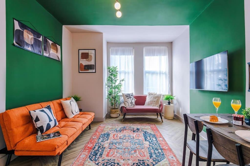 Modern 4-Bedroom In Manchester
