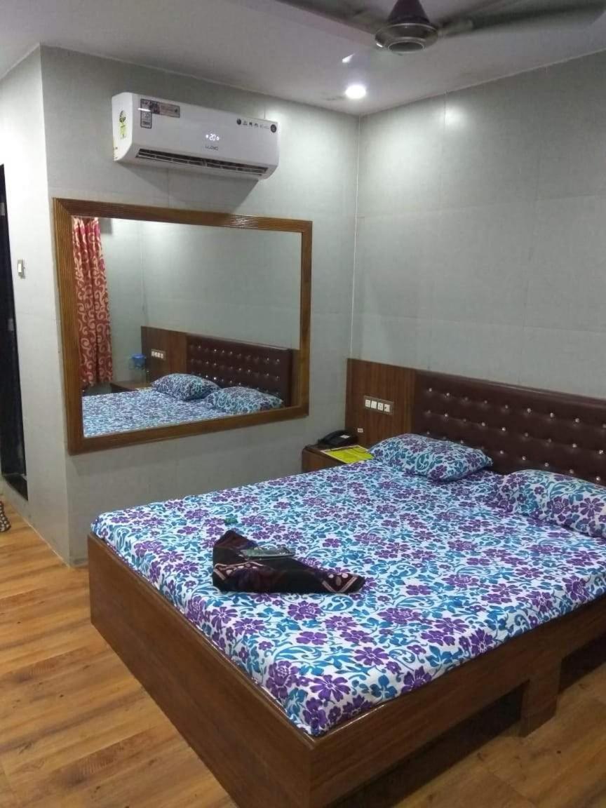 Green Star Lodging Hotel - Mumbai