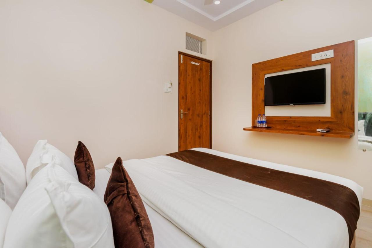 Hotel Raheja Residency
