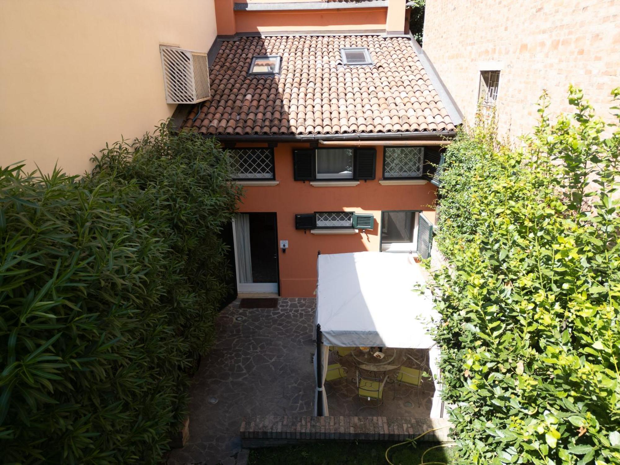 Bolognaroomscom - Isaia Garden Private Garden Spa Bath