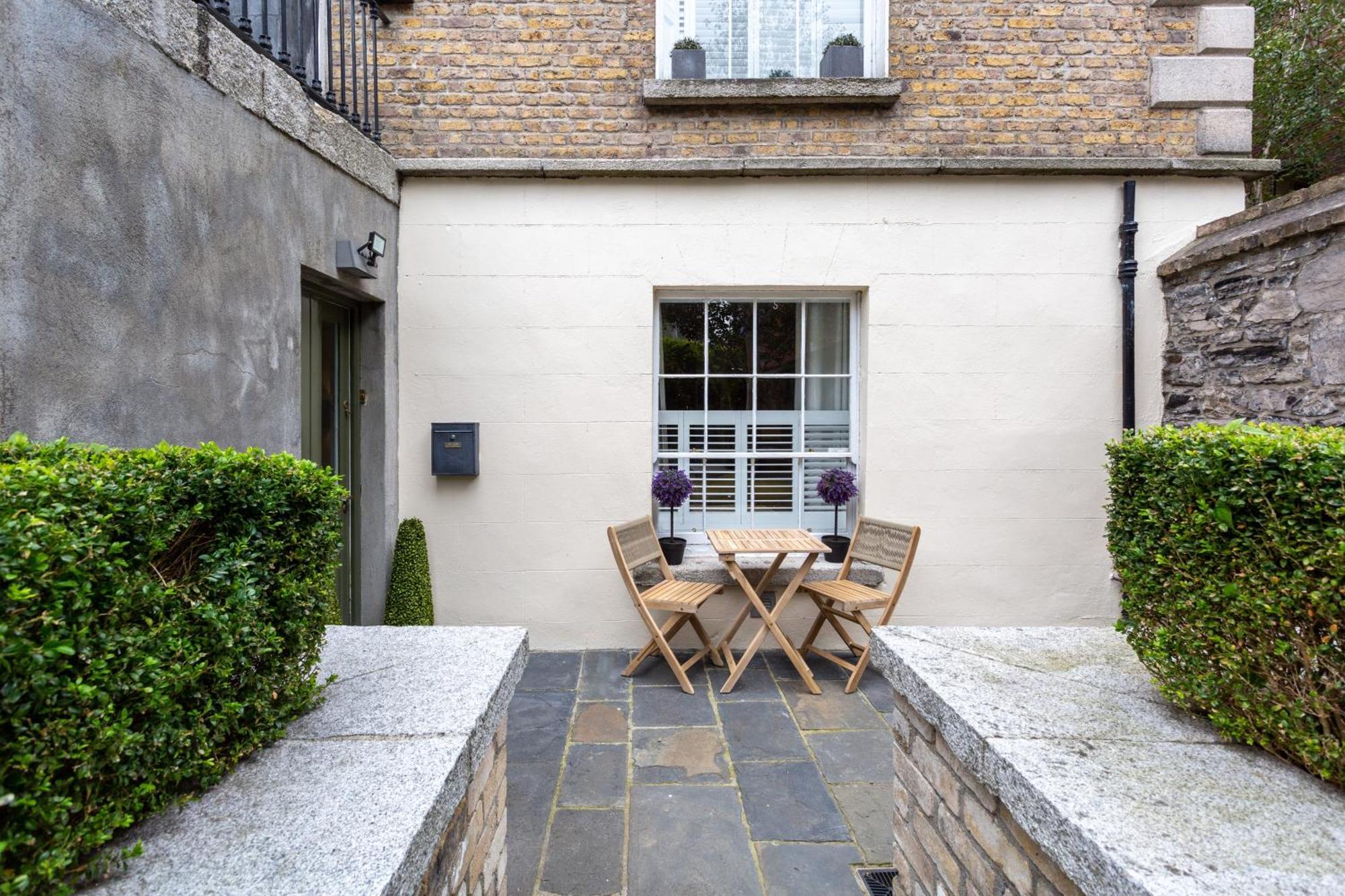 Spectacular 2 Bedroom Apartment With Sunny Garden & Terrace