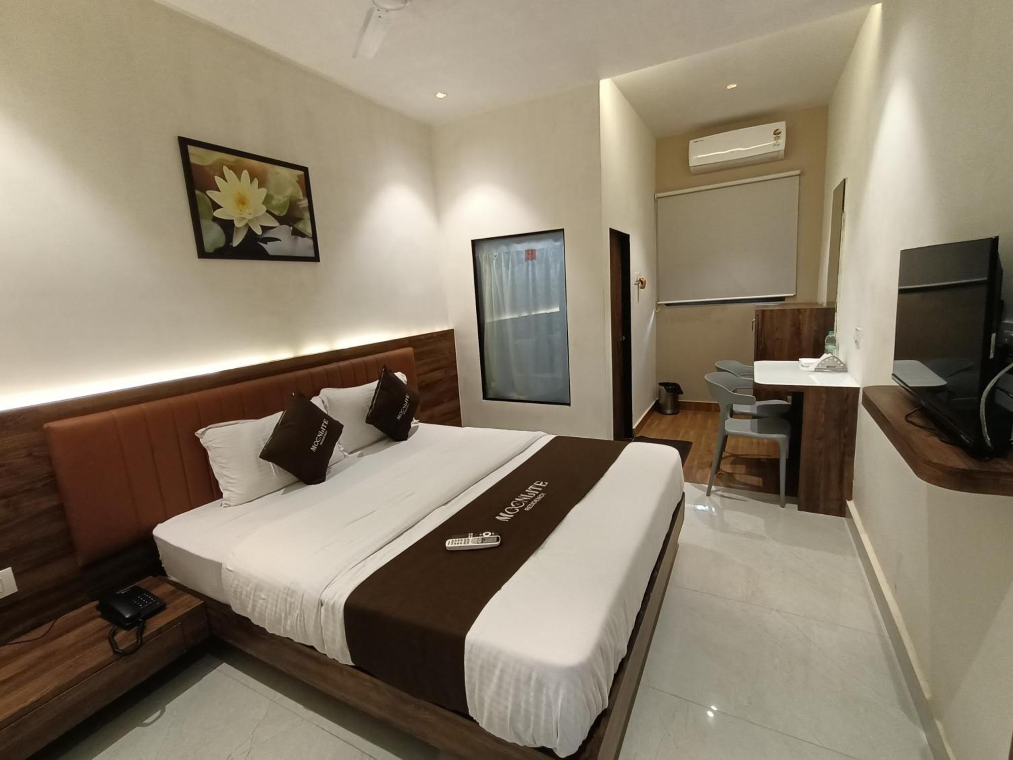 Hotel Moon Lite Residency - Marve Road Malad West - Premium Couple Friendly