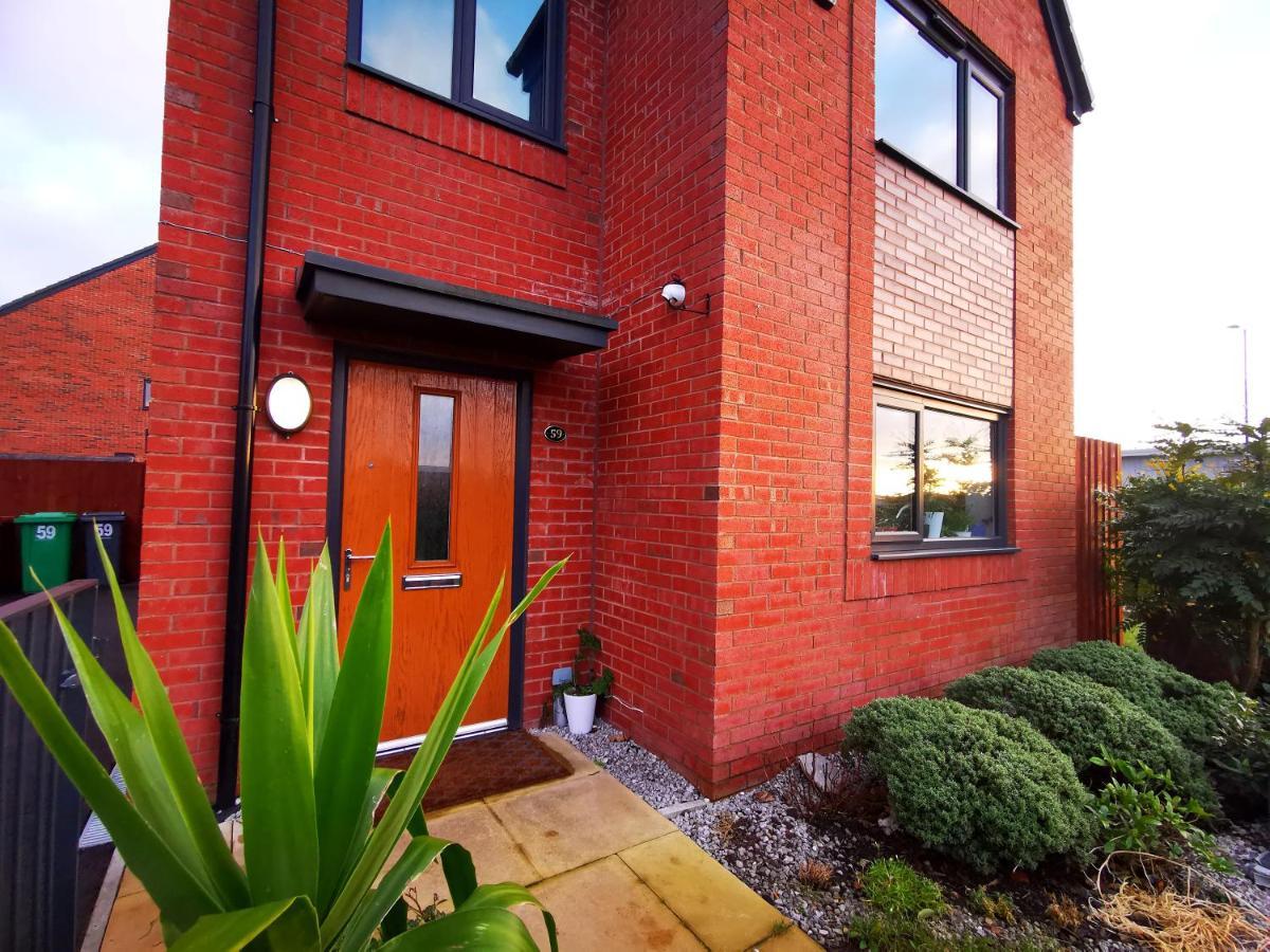 The Lawnswood - Holiday Home With Free Parking Near Coop Live & Etihad - Manchester