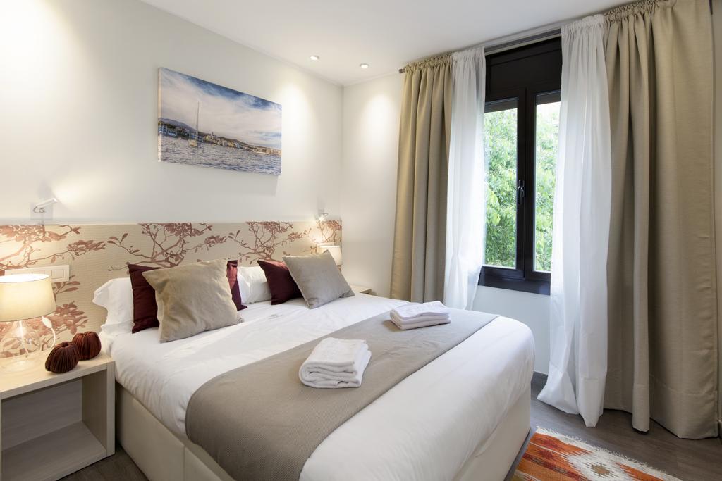 Eixample Building Apartments By Mercedes Heritage