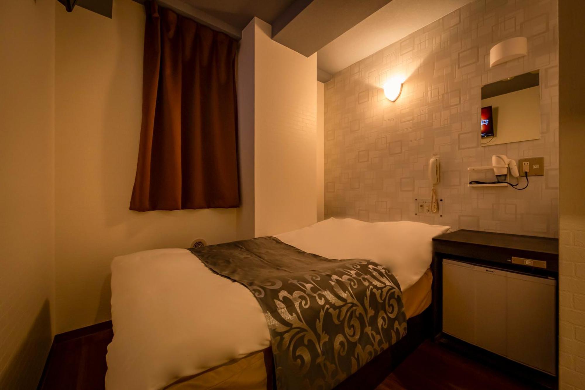 Hotel Peace (Adults Only)